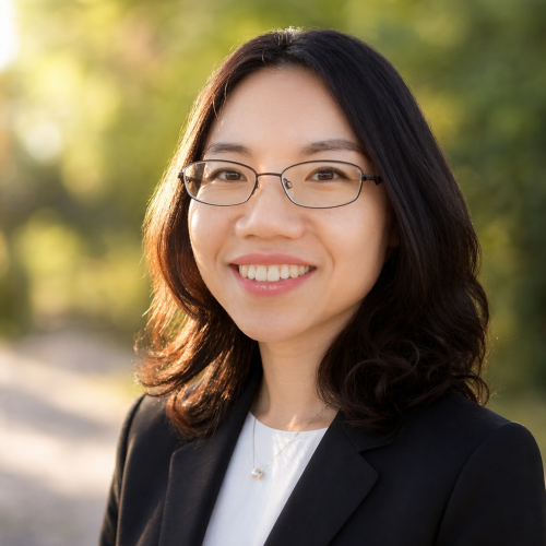Weiwei Hu headshot